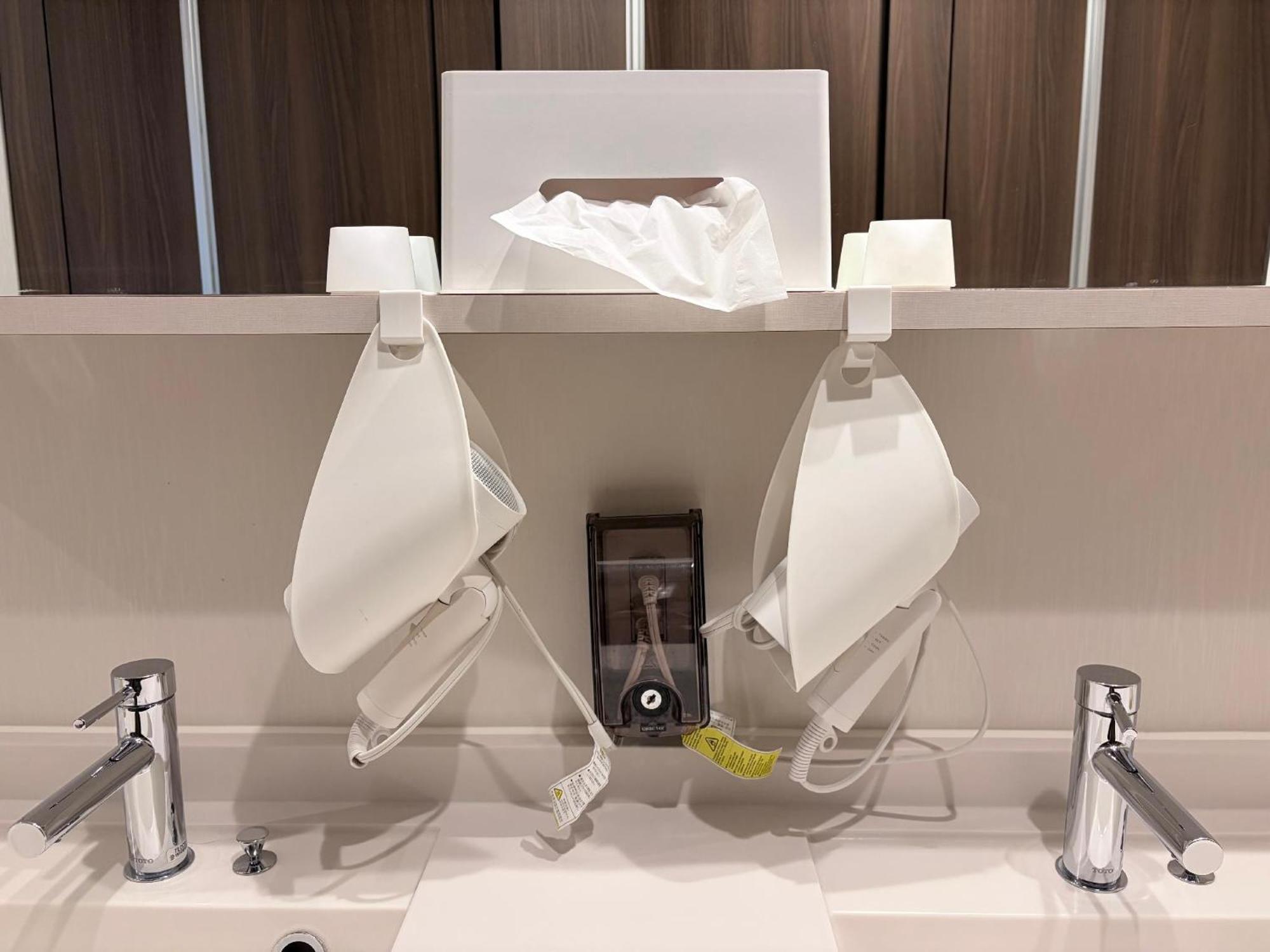 Capsule Hotel Suzumoriya — Photos 2
