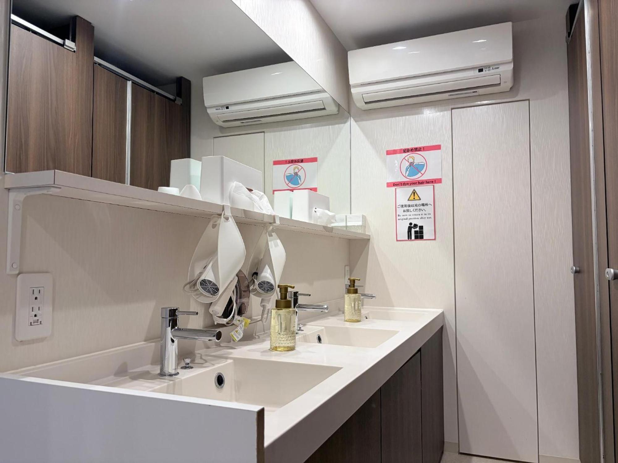 Capsule Hotel Suzumoriya — Photos 1